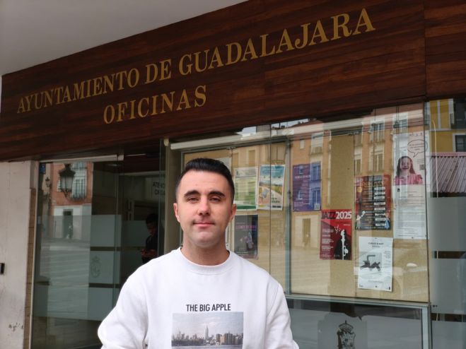 La "nefasta" gestión de Guarinos deja a la ciudad sin tarjetas XGuada y a más de 300 personas sin poder beneficiarse de sus descuentos